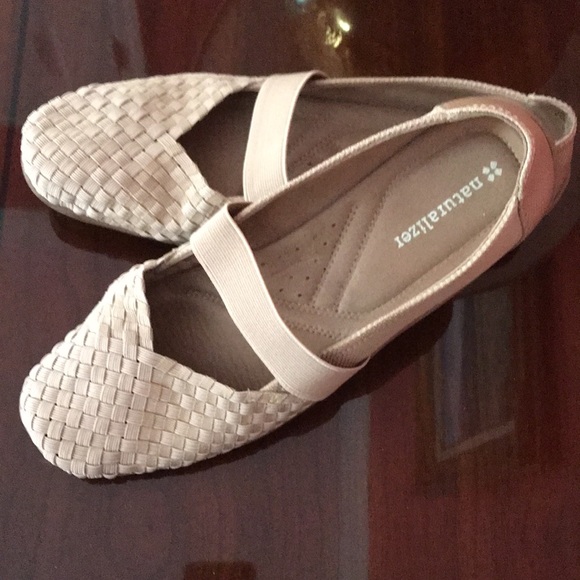 Naturalizer shoes 8.5 medium flats - Picture 7 of 7